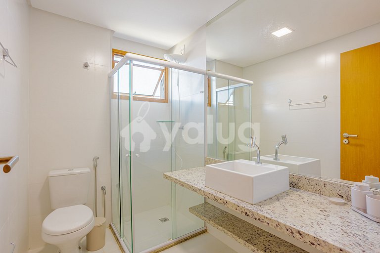 IT144 Ocean-View Ap. 3 En-suite Bedrooms Beachfront Cond.