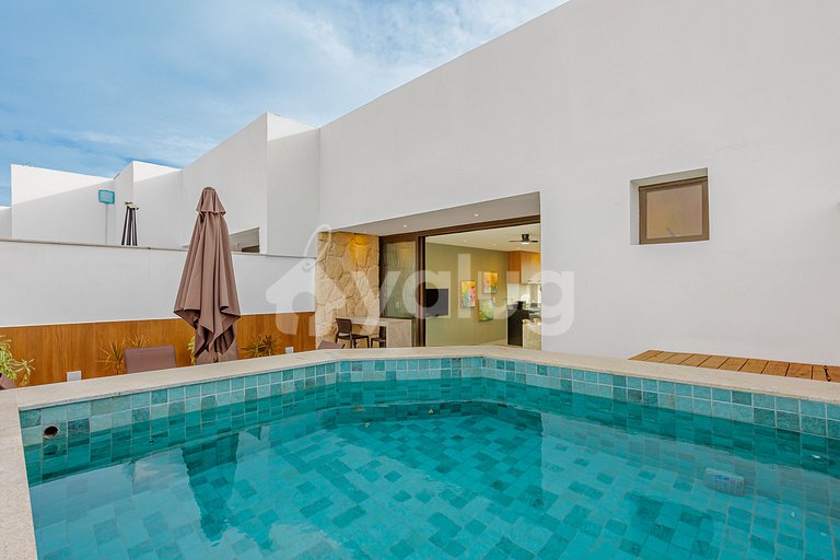 IT146 Beachfront Duplex with Jacuzzi – 3 Suites