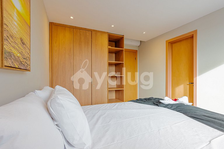 IT146 Beachfront Duplex with Jacuzzi – 3 Suites