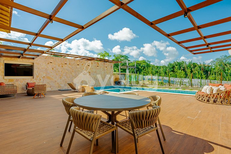PF160 High-End Home, 6 Suites, Pool with Hydro-massage
