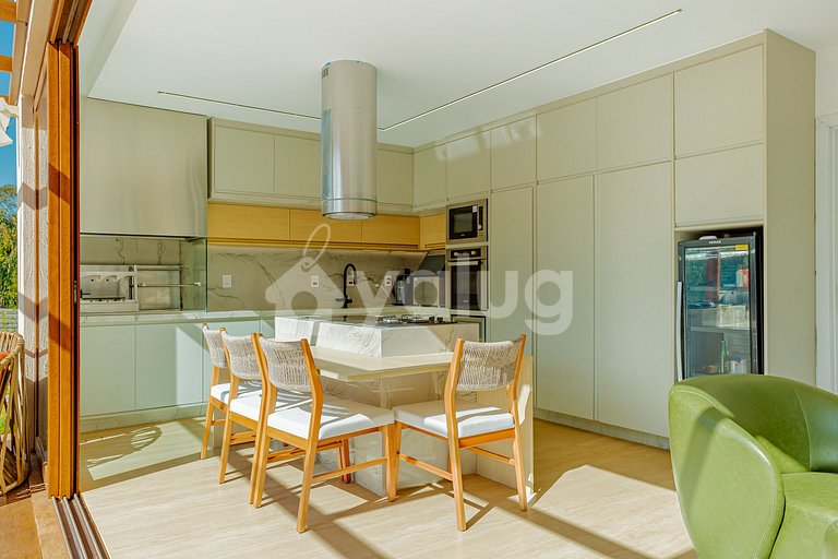 PF160 Casa de alto nivel, 6 suites, piscina con hidromasaje.