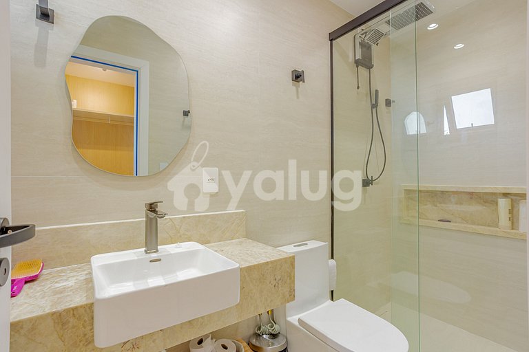 PF160 High-End Home, 6 Suites, Pool with Hydro-massage