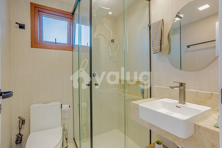 PF160 Casa de alto nivel, 6 suites, piscina con hidromasaje.