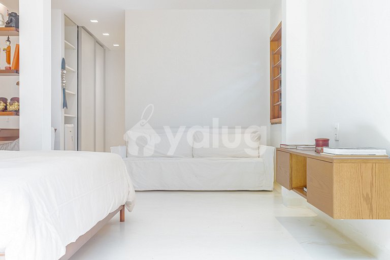 Excellent 7-Suite House, Right on the Beach - Busca Vida
