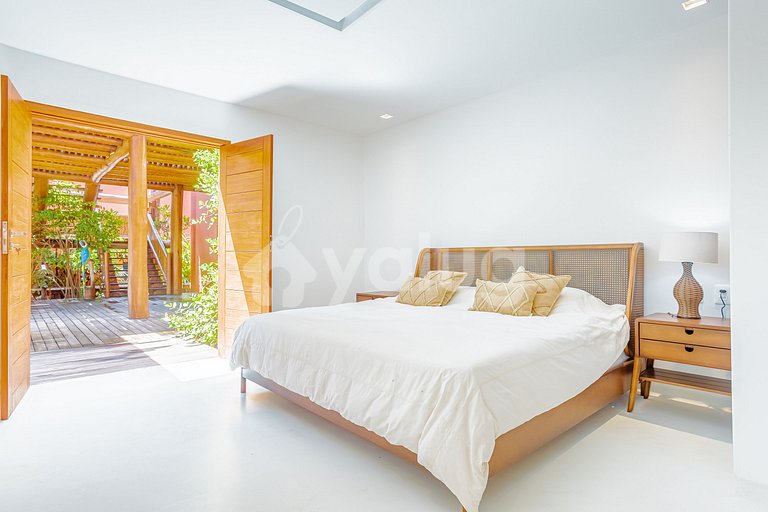 Excellent 7-Suite House, Right on the Beach - Busca Vida
