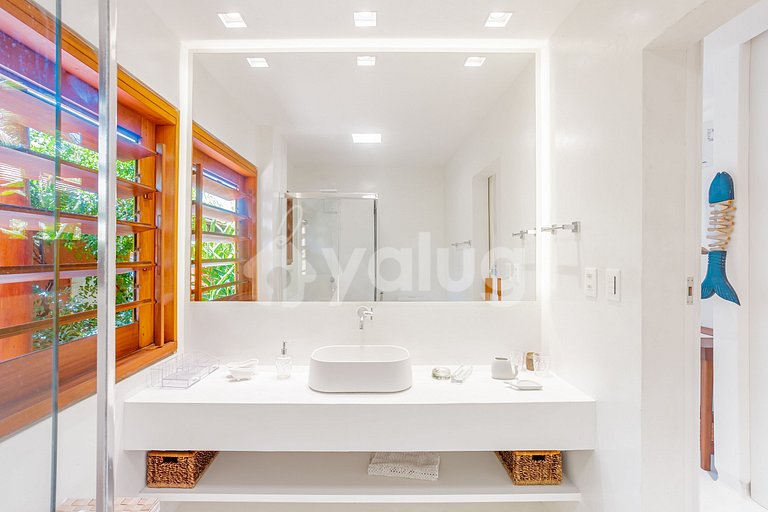 Excellent 7-Suite House, Right on the Beach - Busca Vida