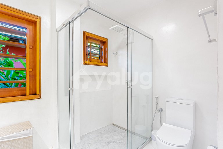 Excellent 7-Suite House, Right on the Beach - Busca Vida