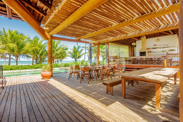 Excellent 5-Suite House, Right on the Beach - Busca Vida