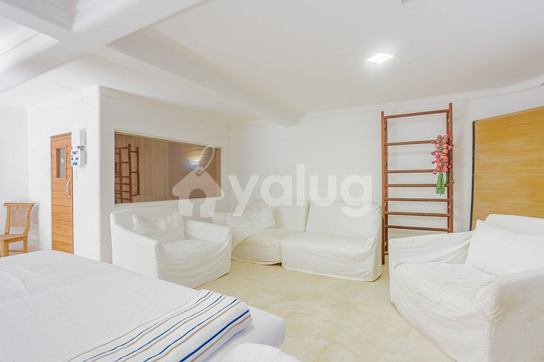 Excellent 5-Suite House, Right on the Beach - Busca Vida